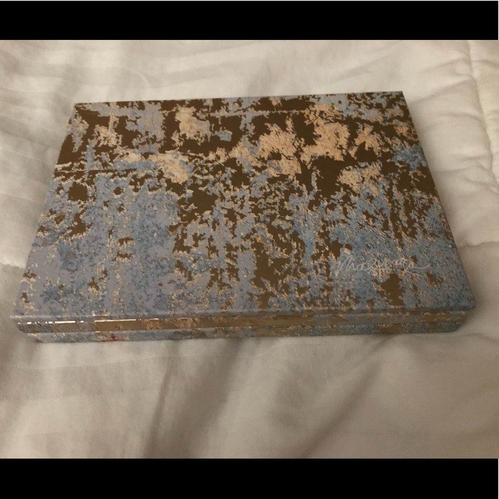 Maskcara , now called Seint, make-up, double decker holder